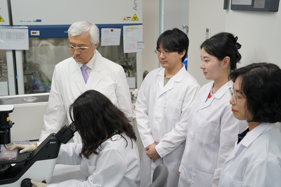 CDW Holding Announces Breakthroughs in Cancer-Targeting Antibody Research